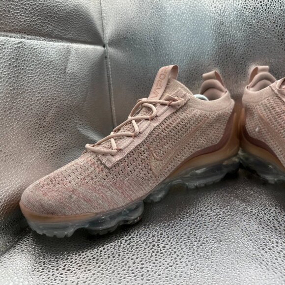 Size 12 Nike Air Vapormax Fly Knit Womens Pink Athletic Running Shoes DJ9975-600 - Picture 5 of 12